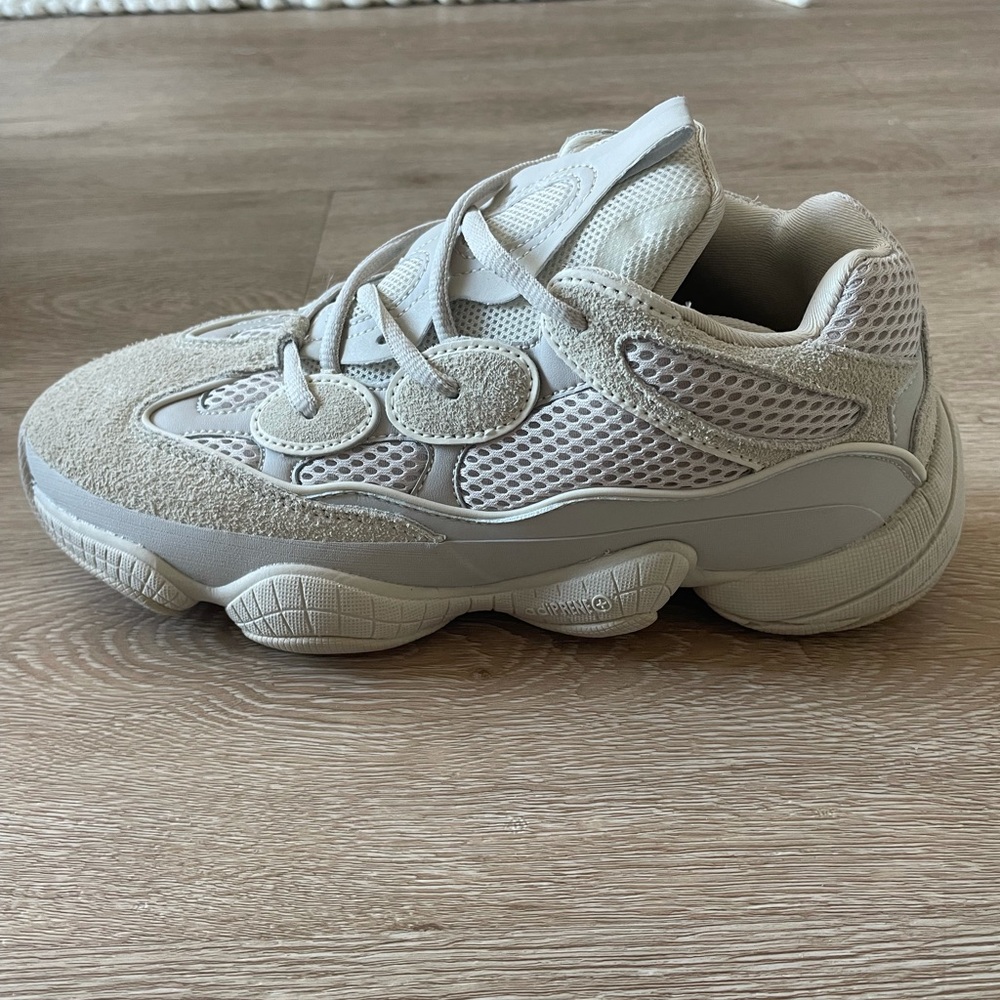 Yeezy 500 desert rat (blush) men’s size 7 women’s size 8.5